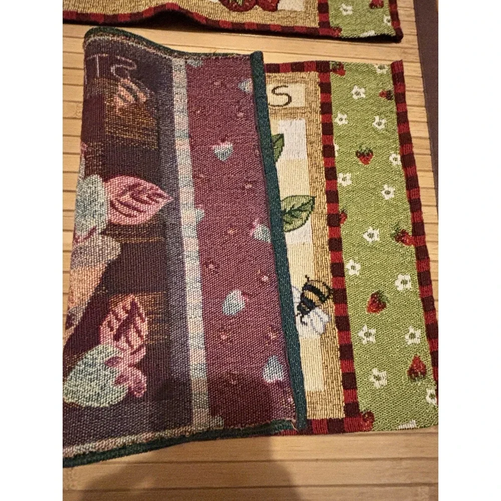 Strawberry Bowl Table Runner 70 in Unlined Jacquard Tapestry Wi/ 3 Placemats [Z]